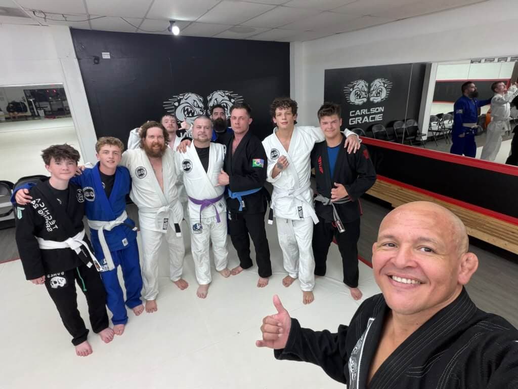 Professor Paraíba taking a selfie with students of all ages after class